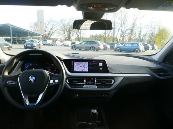 BMW 118i 100 kW image number 11