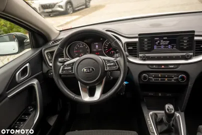 Car image 25