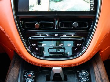 Car image 29