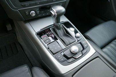 Car image 24