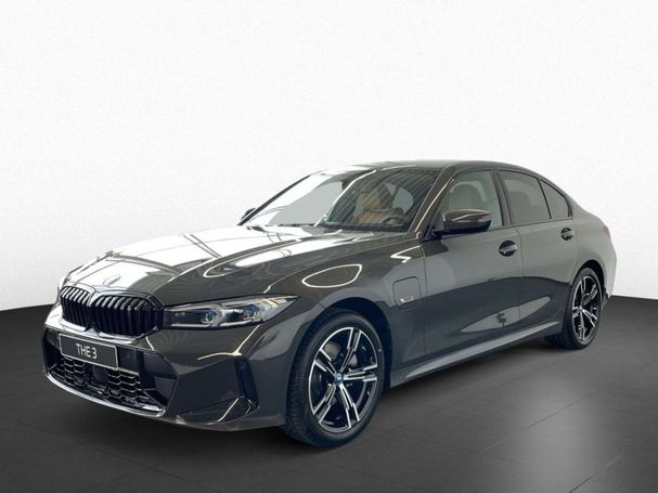 BMW 330 e xDrive 215 kW image number 1