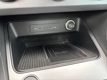 Car image 33