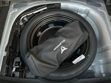 Car image 37