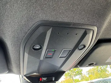 Car image 32