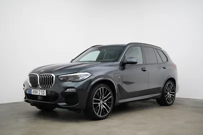Car image 25