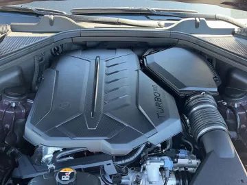 Car image 25