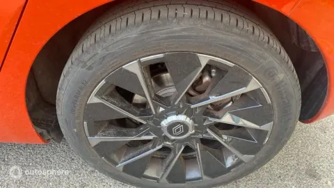 Car image 20