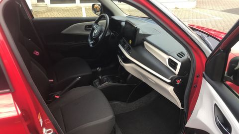 Car image 11