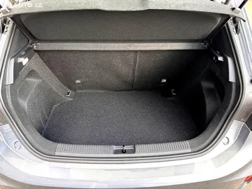 Car image 34