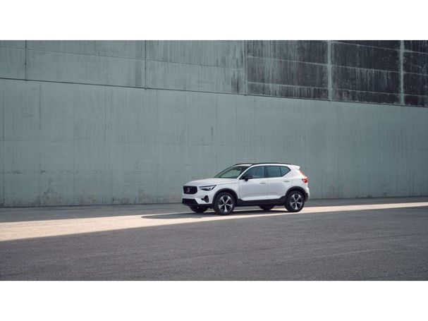 Volvo XC40 B3 Plus Dark 120 kW image number 5