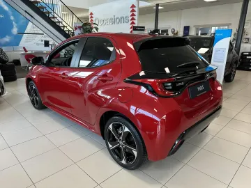Car image 4