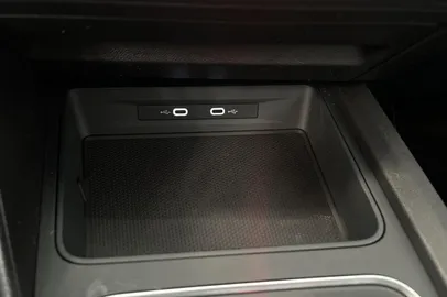 Car image 33