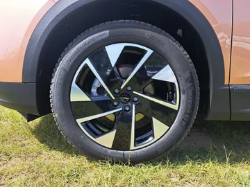 Car image 22