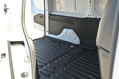 Car image 29