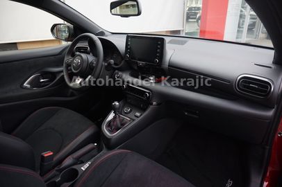 Car image 9