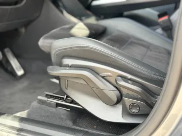 Car image 32