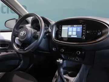Car image 3
