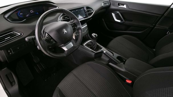 Peugeot 308 1.2 PureTech 110 Active 81 kW image number 9