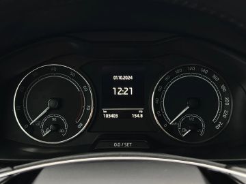 Car image 32