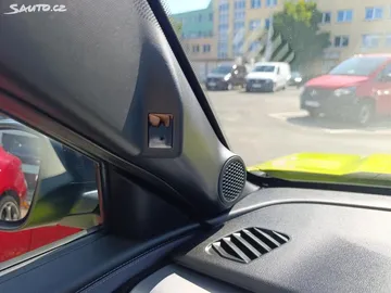 Car image 29