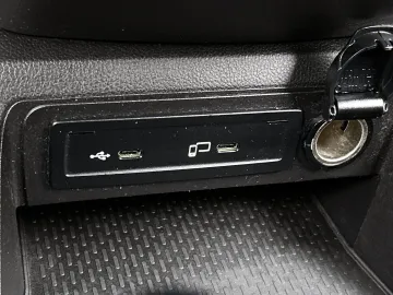 Car image 34