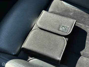 Car image 30