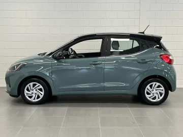 Car image 4