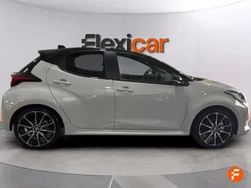 Car image 3