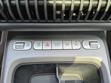Car image 28