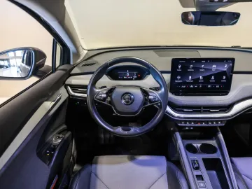Car image 32