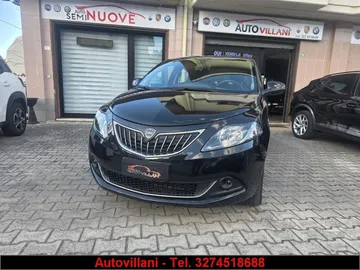 Car image 4