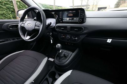 Car image 9