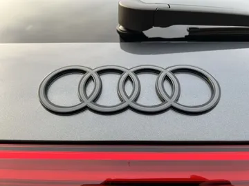 Car image 32