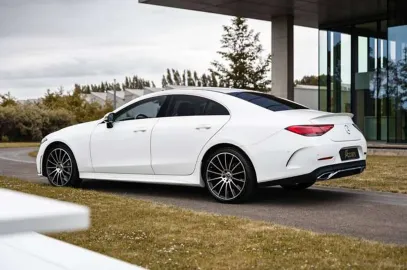 Car image 25