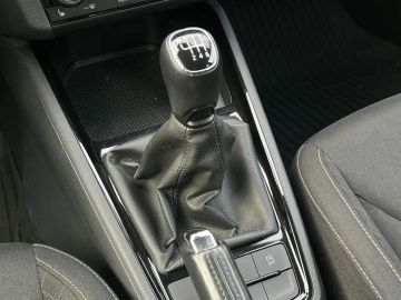 Car image 24