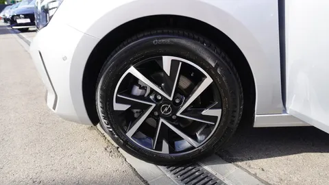 Car image 38