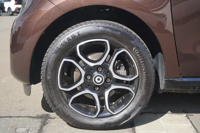 Car image 25