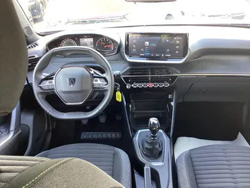 Car image 19