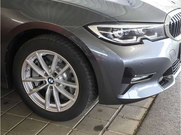 BMW 330i Touring xDrive 190 kW image number 6