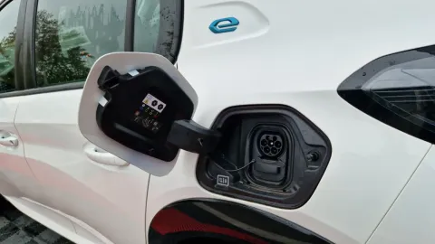 Car image 30