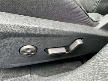 Car image 37