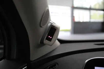 Car image 28