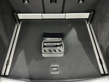 Car image 46