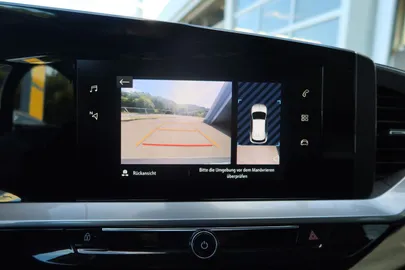 Car image 24
