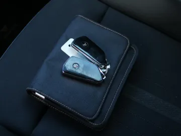 Car image 34