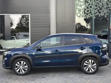 Car image 4