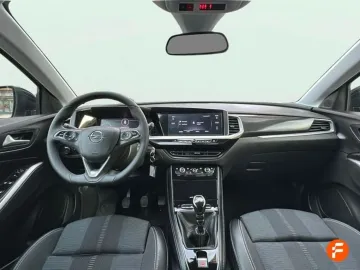Car image 19