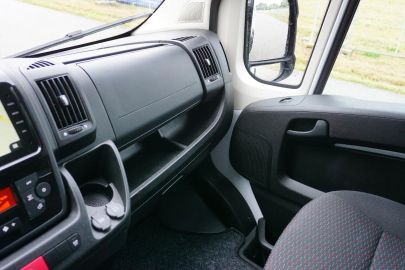 Car image 37