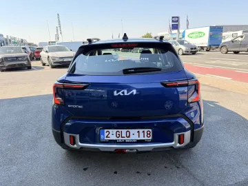 Car image 23