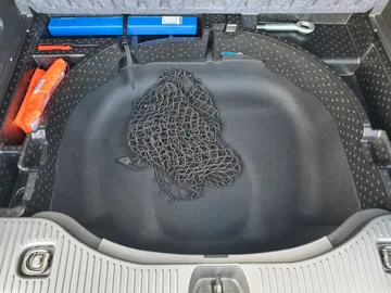Car image 30